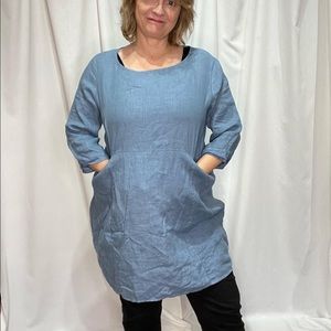 🇮🇹 This linen, made in Italy tunic is awesome! And it’s got pockets!
